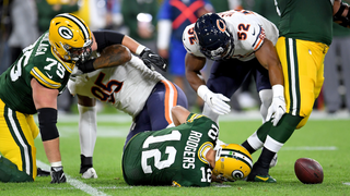 Aaron Rodgers's Knee Is All Messed Up, But He's Still Going To Play